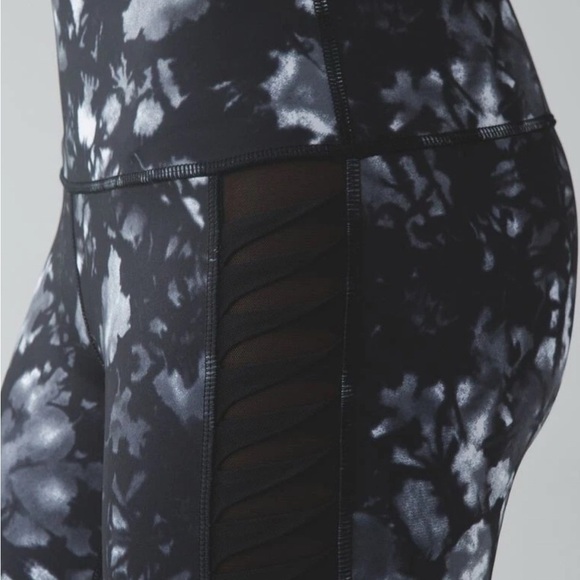 Lululemon Sunshine Salutation Crop (Full-On Luxtreme) 6 - Picture 7 of 13